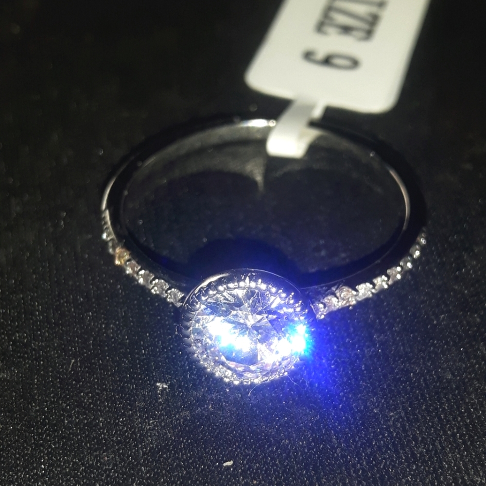 🍁 3 for 28 - Size 9 - Dainty Circle Ring - NWT